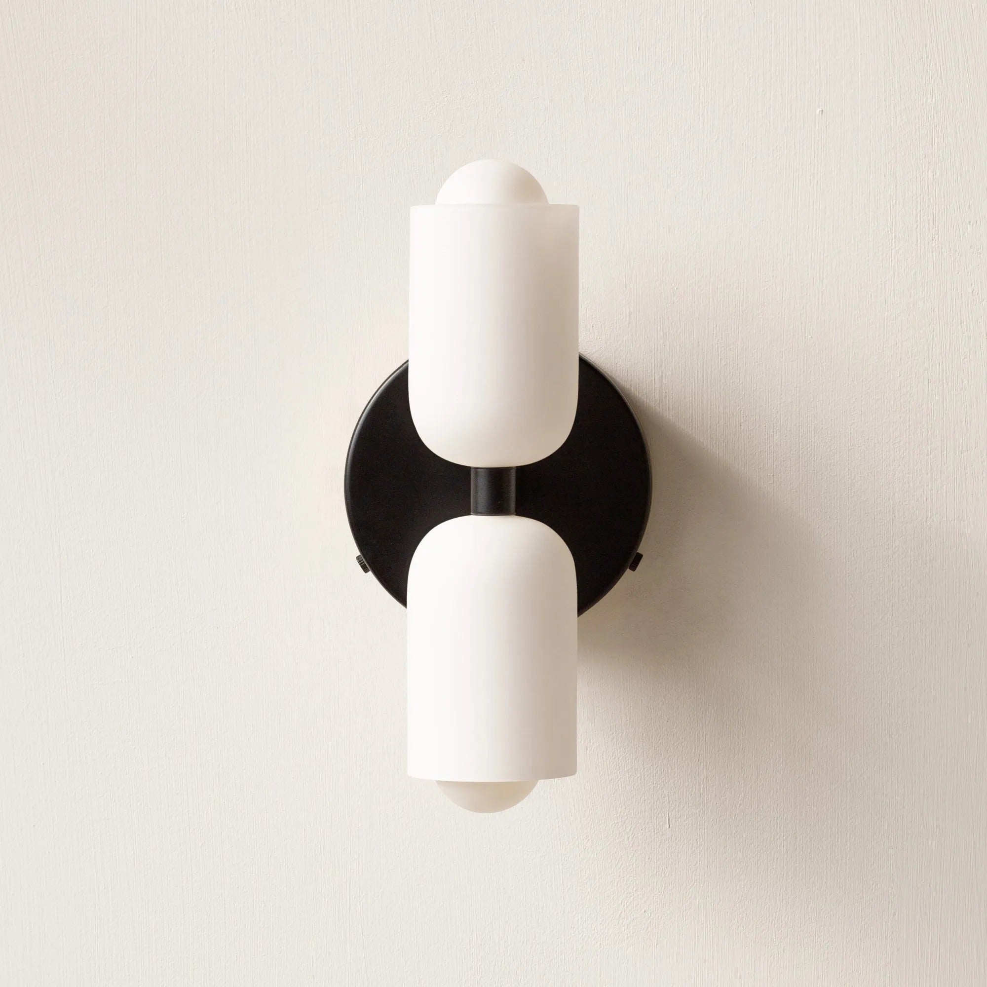 Nico Modern Up-Down Glass Wall Sconce6.webp__PID:512f67e2-a3c7-45f8-9cbc-217f9dea5ebf