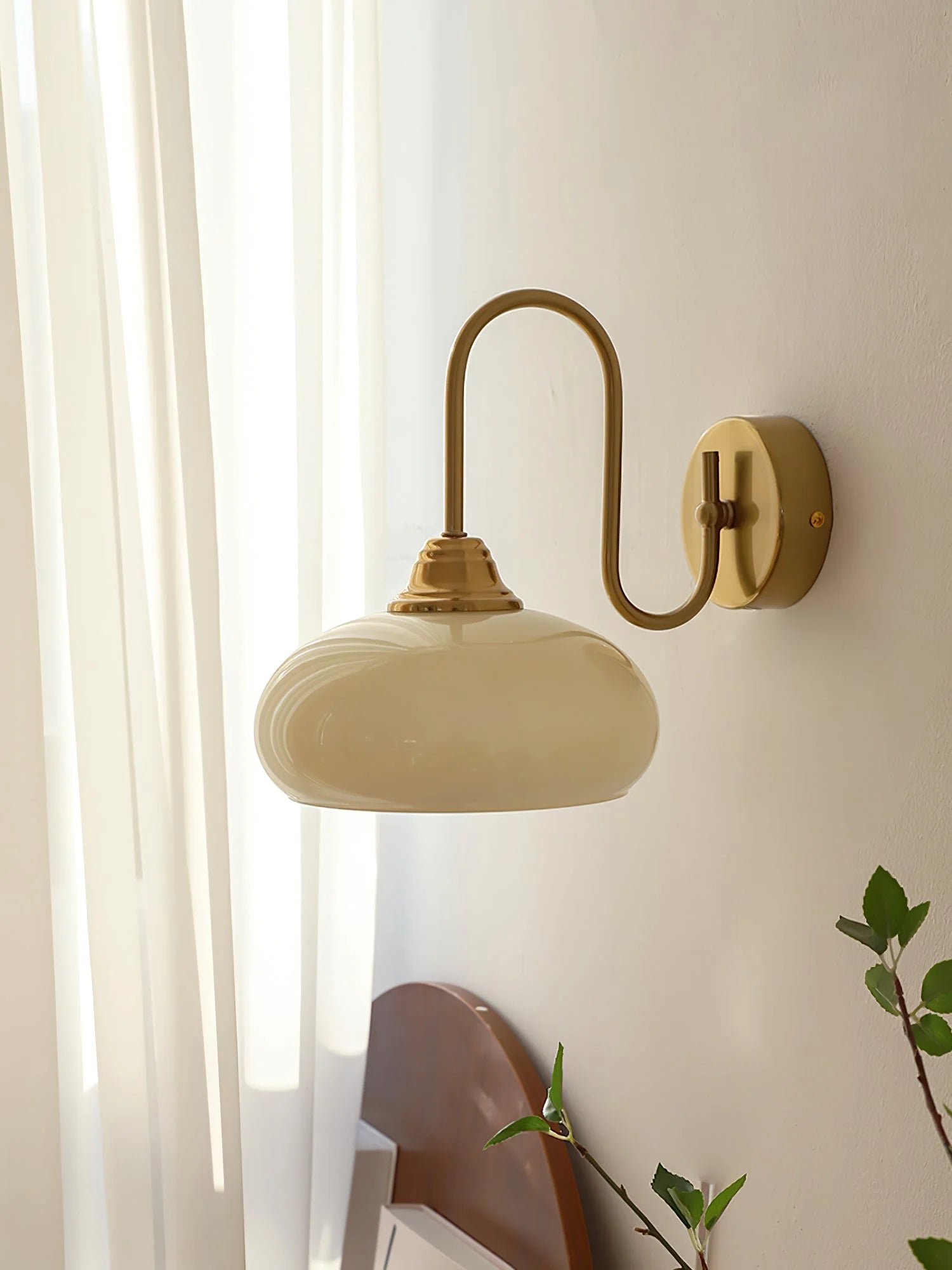 Calypso Bauhaus Curved Glass Wall Lamp (30).webp__PID:d45b4fc0-fb25-442c-bd6b-8978271f1d79