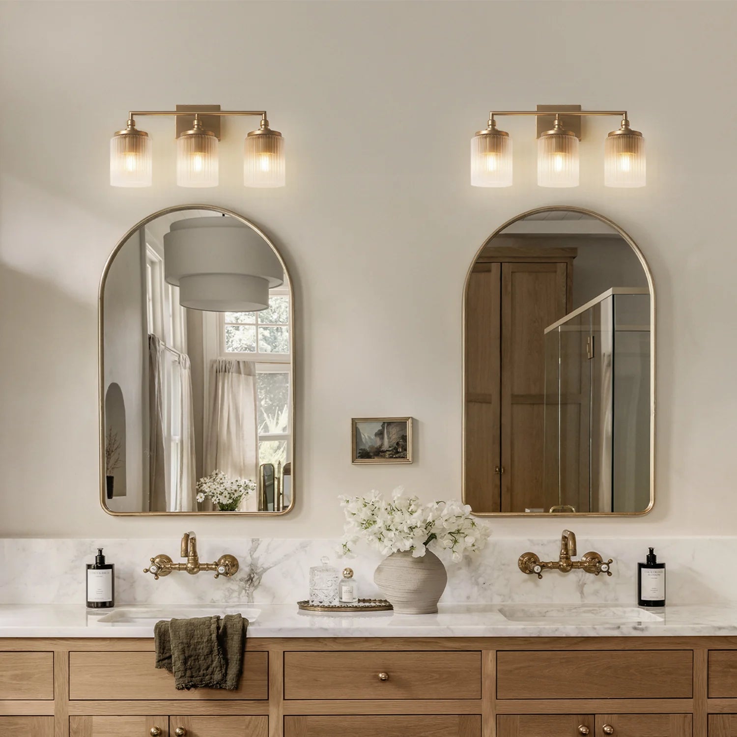 Eliot moderne 3-lichts geribbelde glazen cilinder wandlamp (4).webp__PID:60ee1dda-ba55-4b59-a0be-1e4842a3a79a