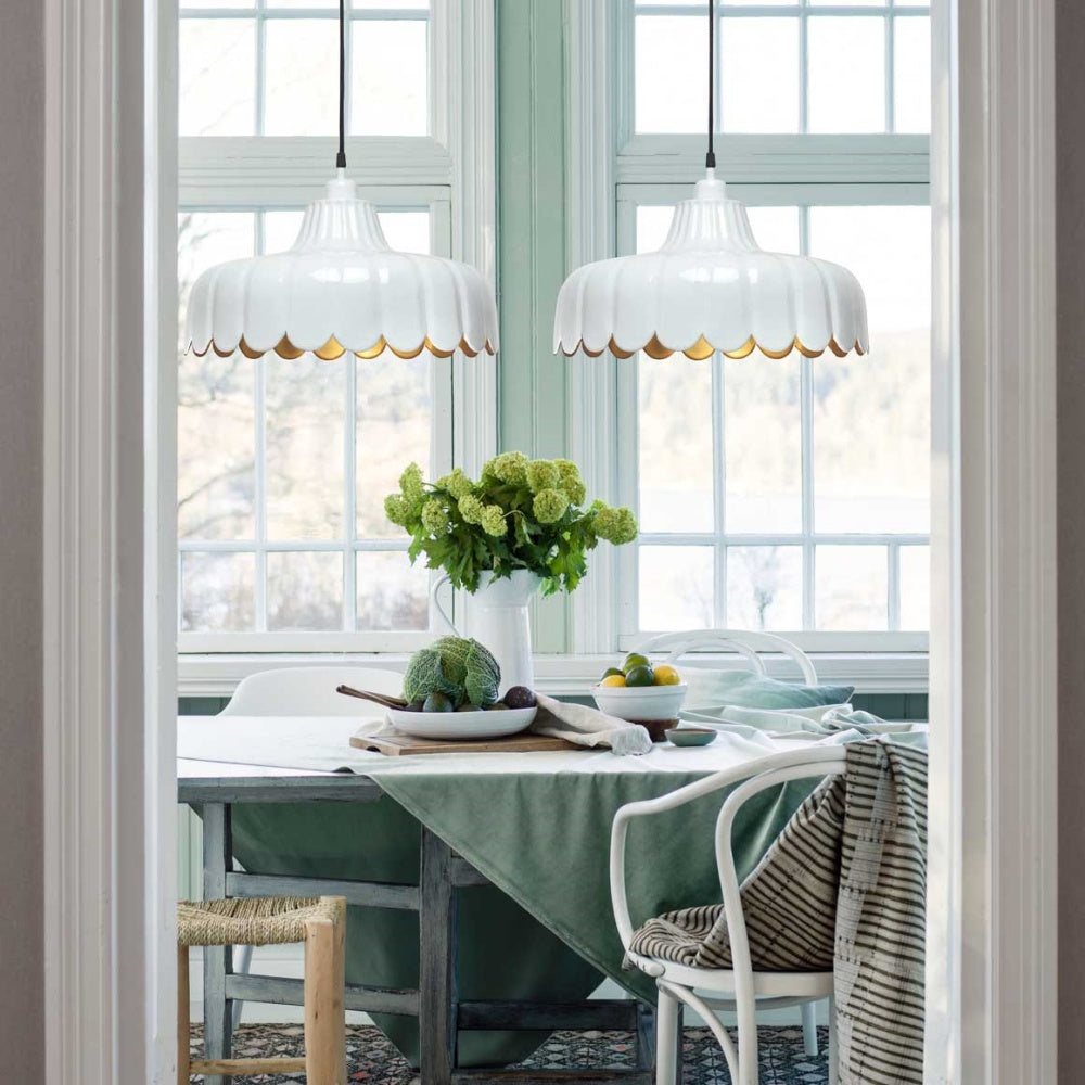 Venara Macaron Flower Metal Pendant Light-white (3).webp__PID:84553b63-15dd-433e-81e4-d7f0e3483b78