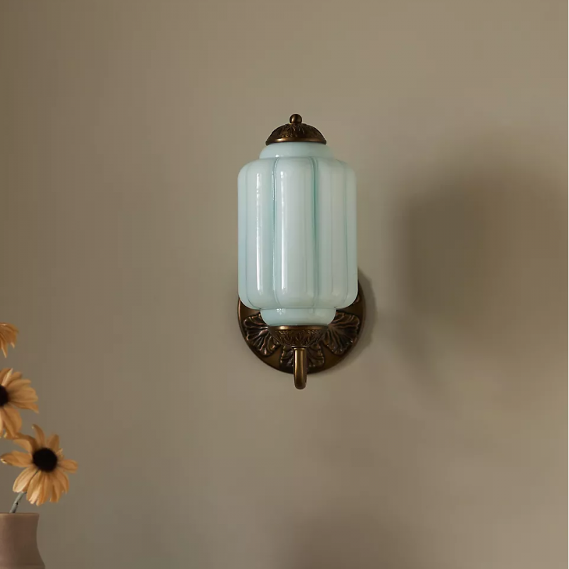 Aplique Eloise em latão oleado Lumi Vintage Milk Glass (2) (1).webp__PID:fefc5aa7-b58f-4808-8da8-98d06ef1861f