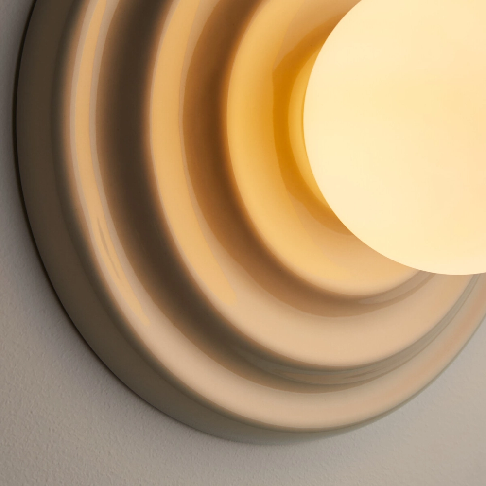 Ezrin Nordic Ceramic Globe Wall Light4.webp__PID:b8067b5a-05fb-40d3-99b3-6d563423b431