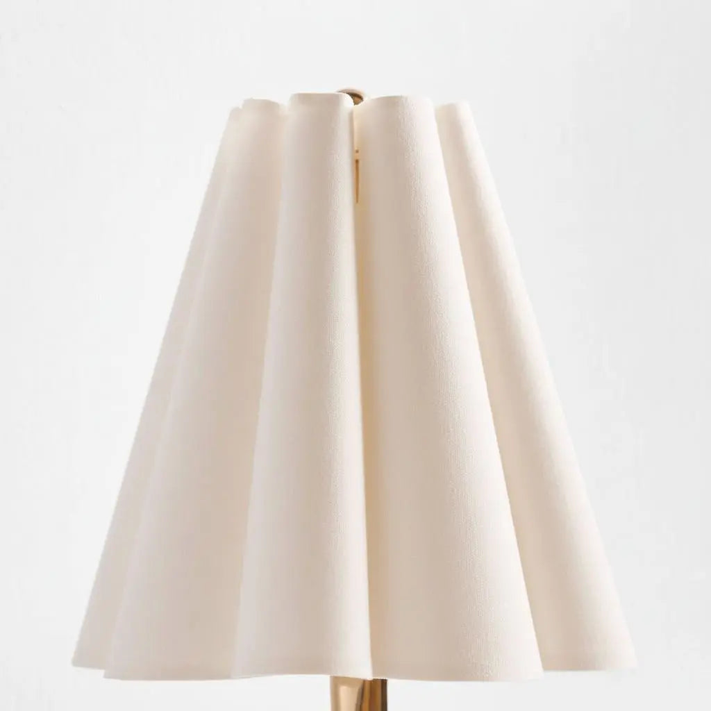 Blossyn Modern Art Deco Fabric Brass Wall Sconcexj1.webp__PID:2ccb73ae-de6e-49e1-96f4-9fd59a47b0eb