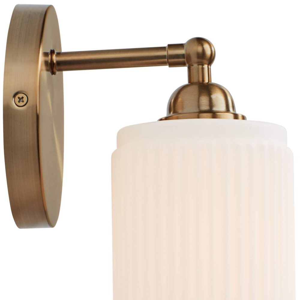 Amelia Vintage Wandleuchte aus geripptem Messingglas4.webp__PID:8efdc754-da63-45ef-aa7d-345223510737