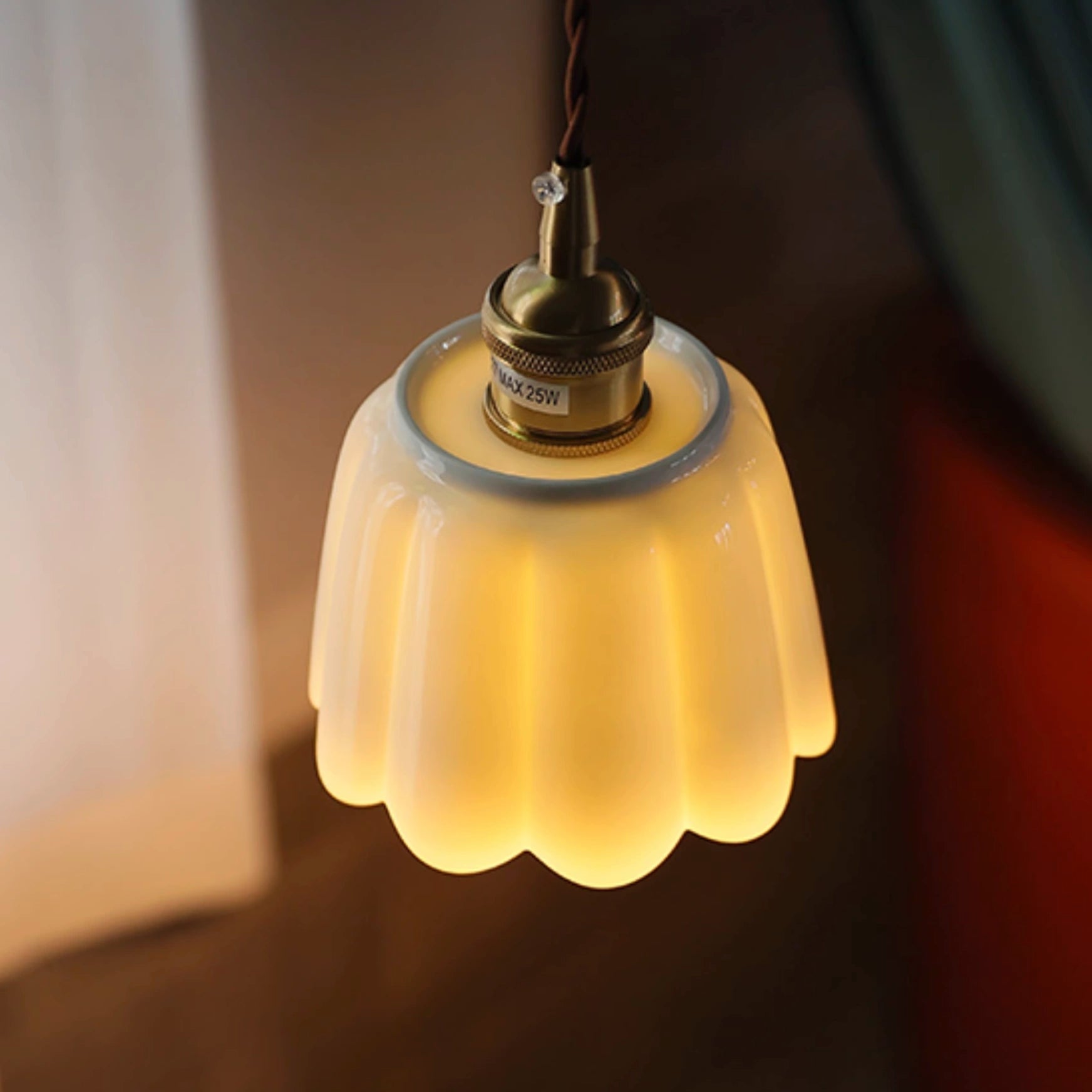 Aminah Modern Ceramic Small Pendant Light20.webp__PID:5dd3d2ce-60b6-4e49-a8a1-47d5c641923c