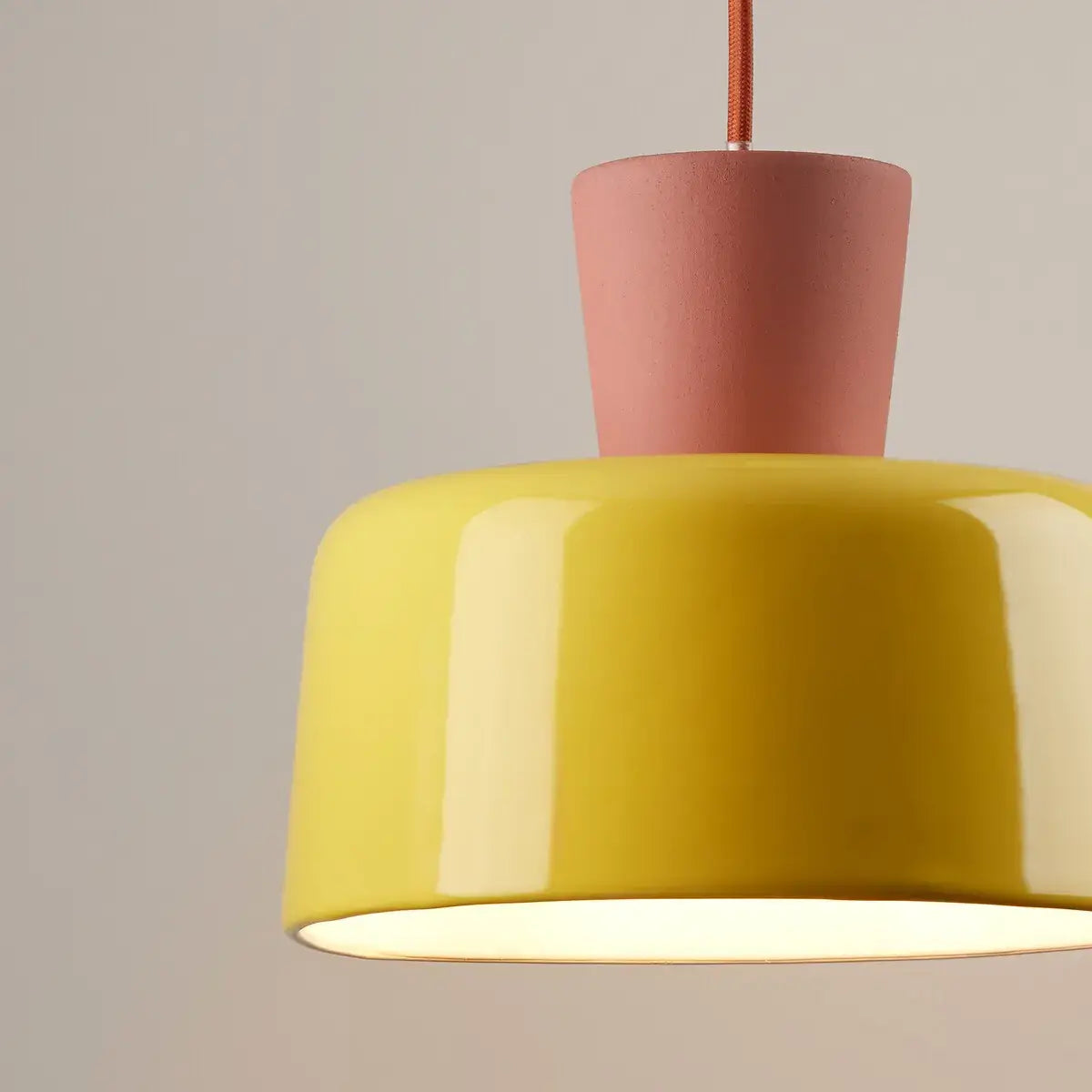 Thalvornis Retro Yellow Ceramic Pendant Light14.webp__PID:3dc1b673-425c-4306-9d1f-8071fc4c9078