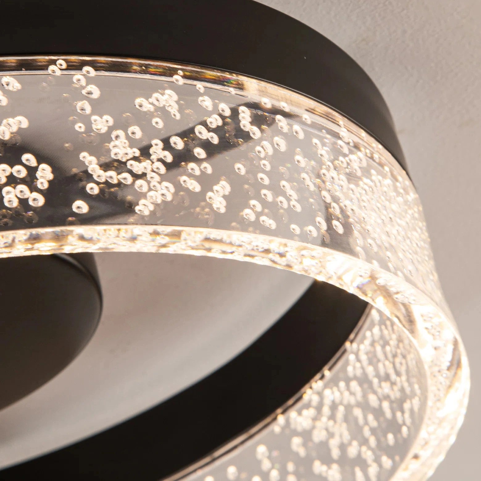 Everly Modern Bubble Acrylic Round LED Ceiling Light detail3.webp__PID:6b982626-879d-4489-b9ff-629fb77ecd84