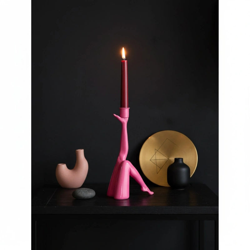 DianaRetroArtKickLegGoldCandleHolder com 2.webp__PID:6bdb7665-01d8-4a19-8311-b54b68a9888f
