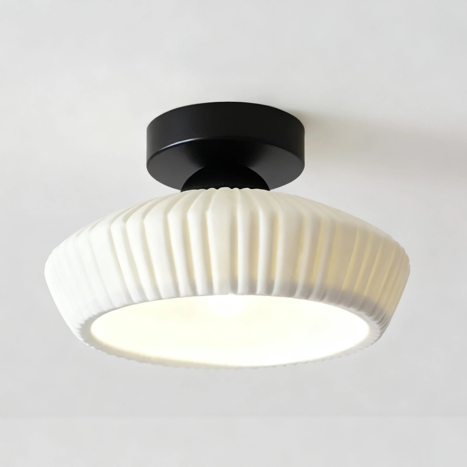 Ashbur Modern Textured Ceramic Ceiling Light3.webp__PID:765b8cfa-1643-470a-9a7b-3b539c65ff25