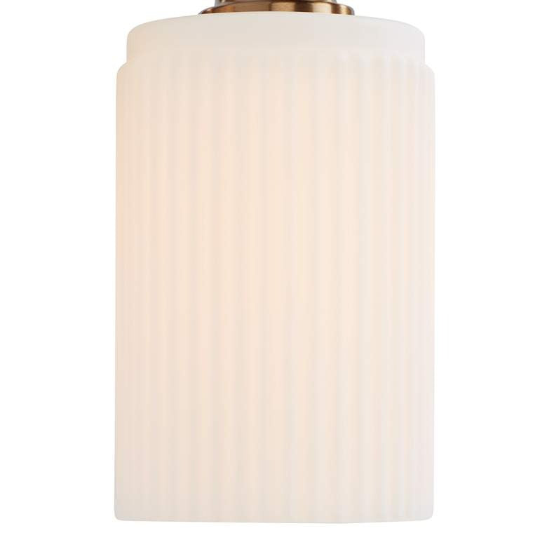 Amelia Vintage Wandleuchte aus geripptem Messingglas2.webp__PID:8929051b-3941-46ec-8155-0789d0556b06