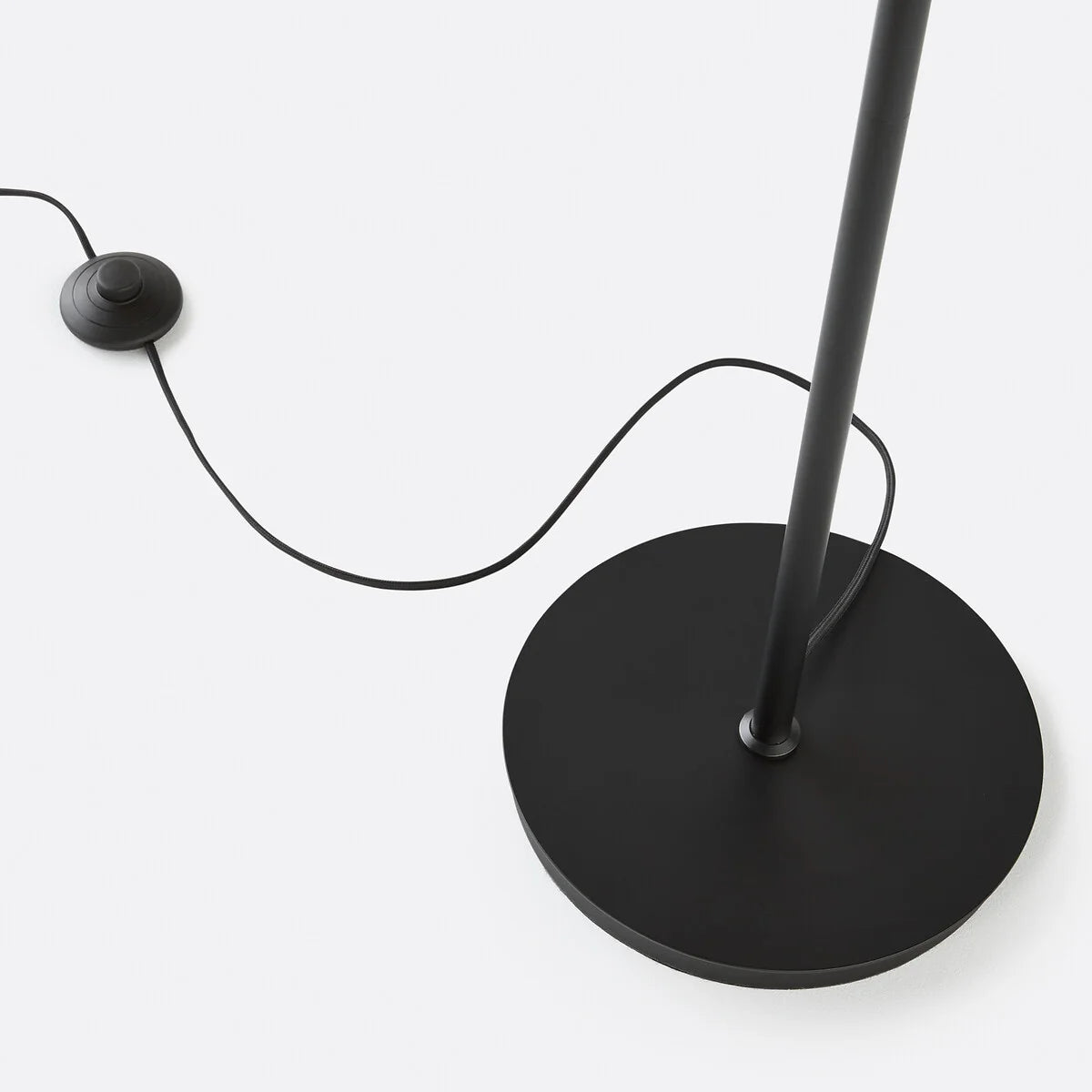 Sanae Modern Round Shade Colored Glass Floor Lamp (14).webp__PID:f75ad4c1-d975-4916-a90c-a66ddf2c57cc
