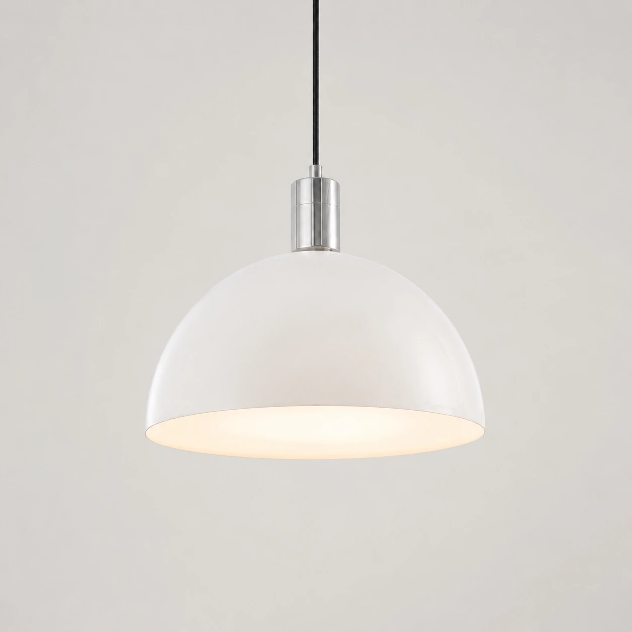 finition de pendentif en forme de dôme blanc laiteux lumineux