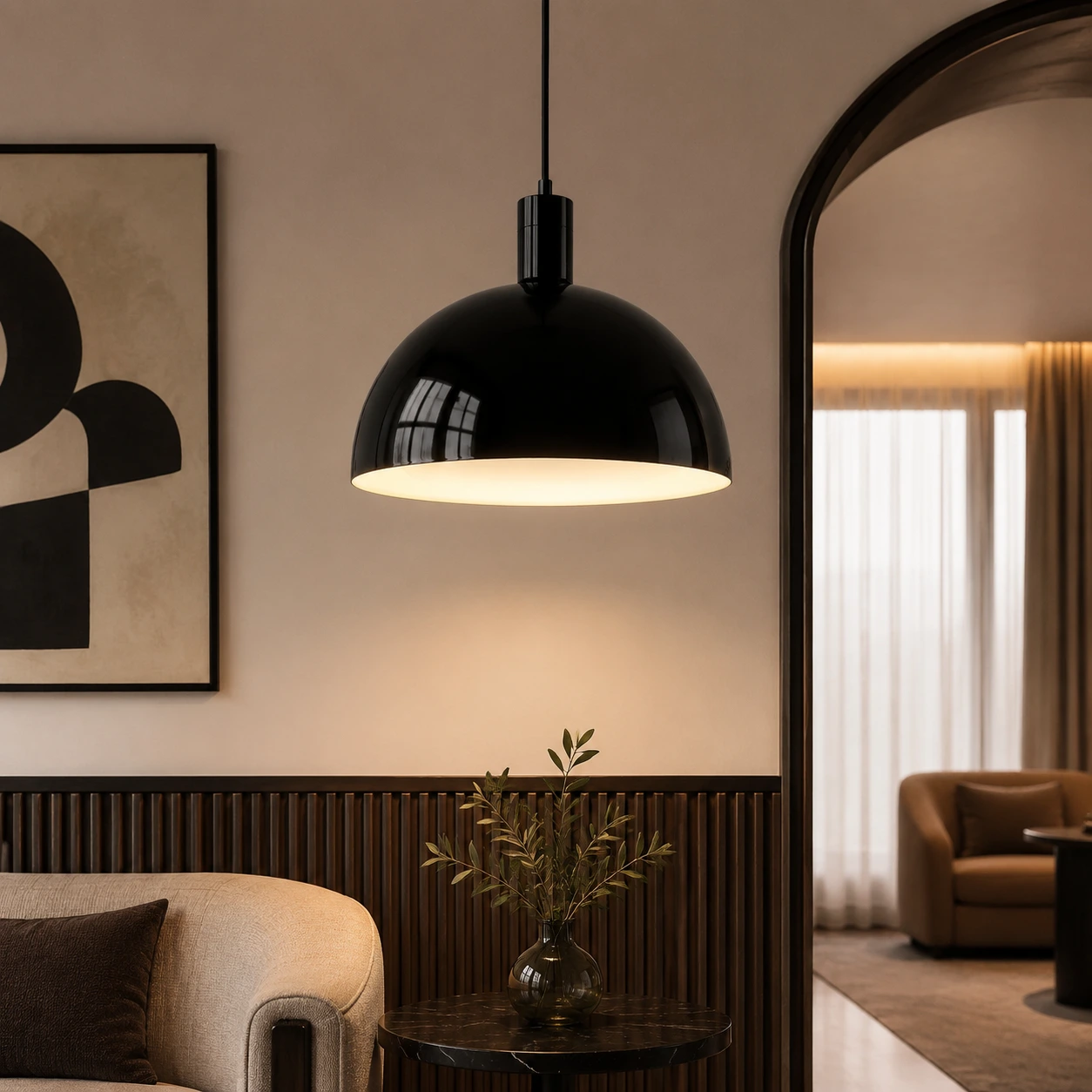 Suite boutique avec pendentif en dôme noir