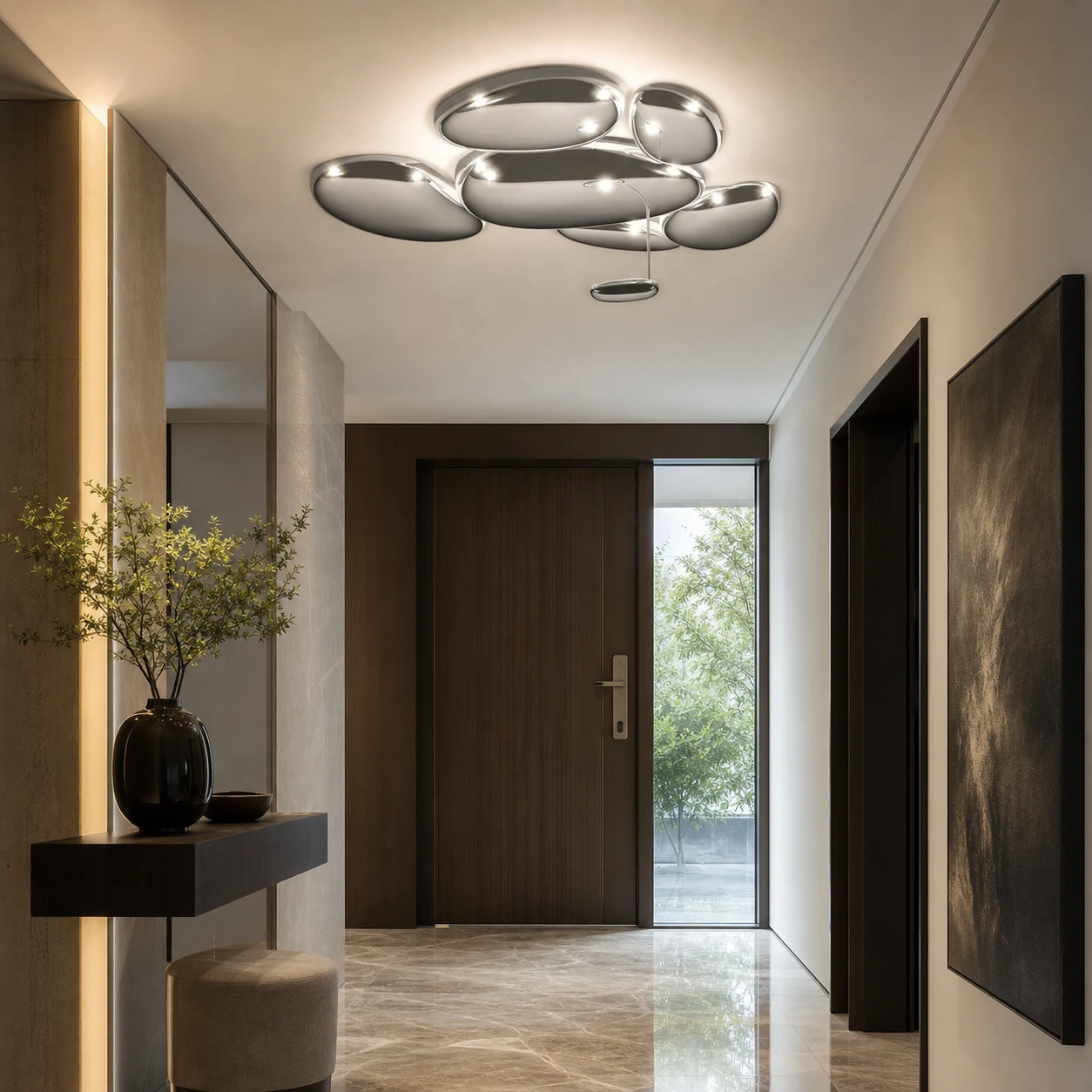 Chromowana lampa sufitowa w przedpokoju