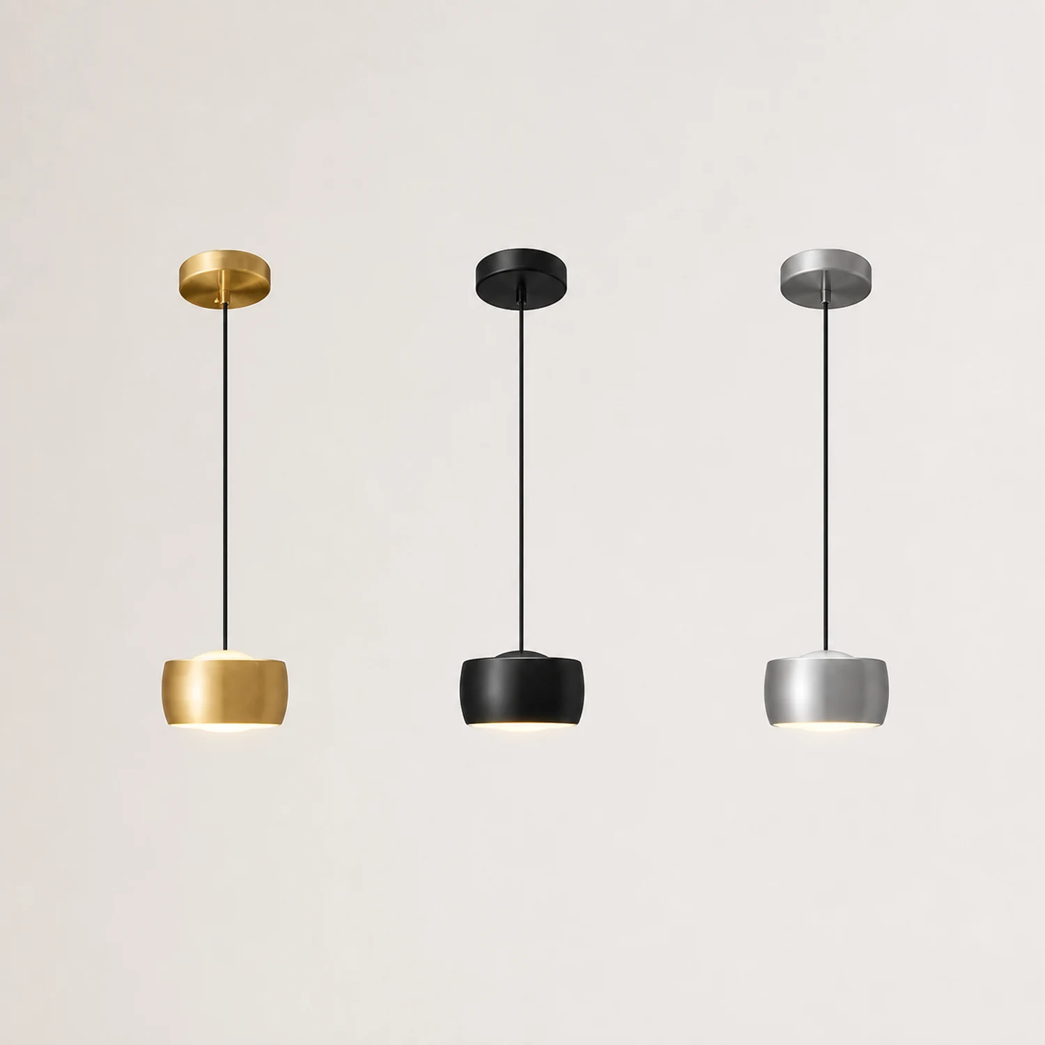 Comparaison des finitions des pendentifs tambour en cuivre noir et en chrome
