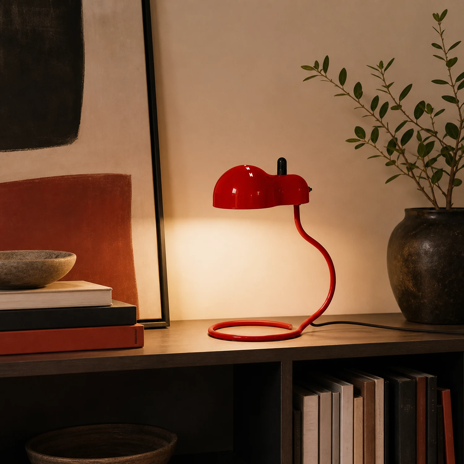 Lampe Minitopo rouge sur étagère