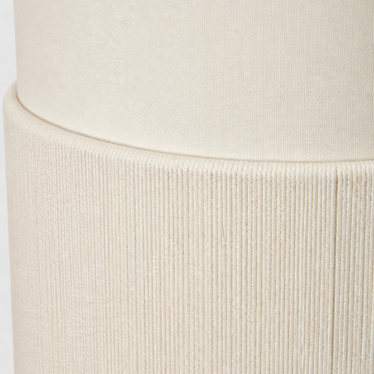 Lampada da parete cilindrica minimalista in lino Freya Nordic2.webp__PID:d5e08b36-9ed4-4b7f-be74-a4b9ad6961a3