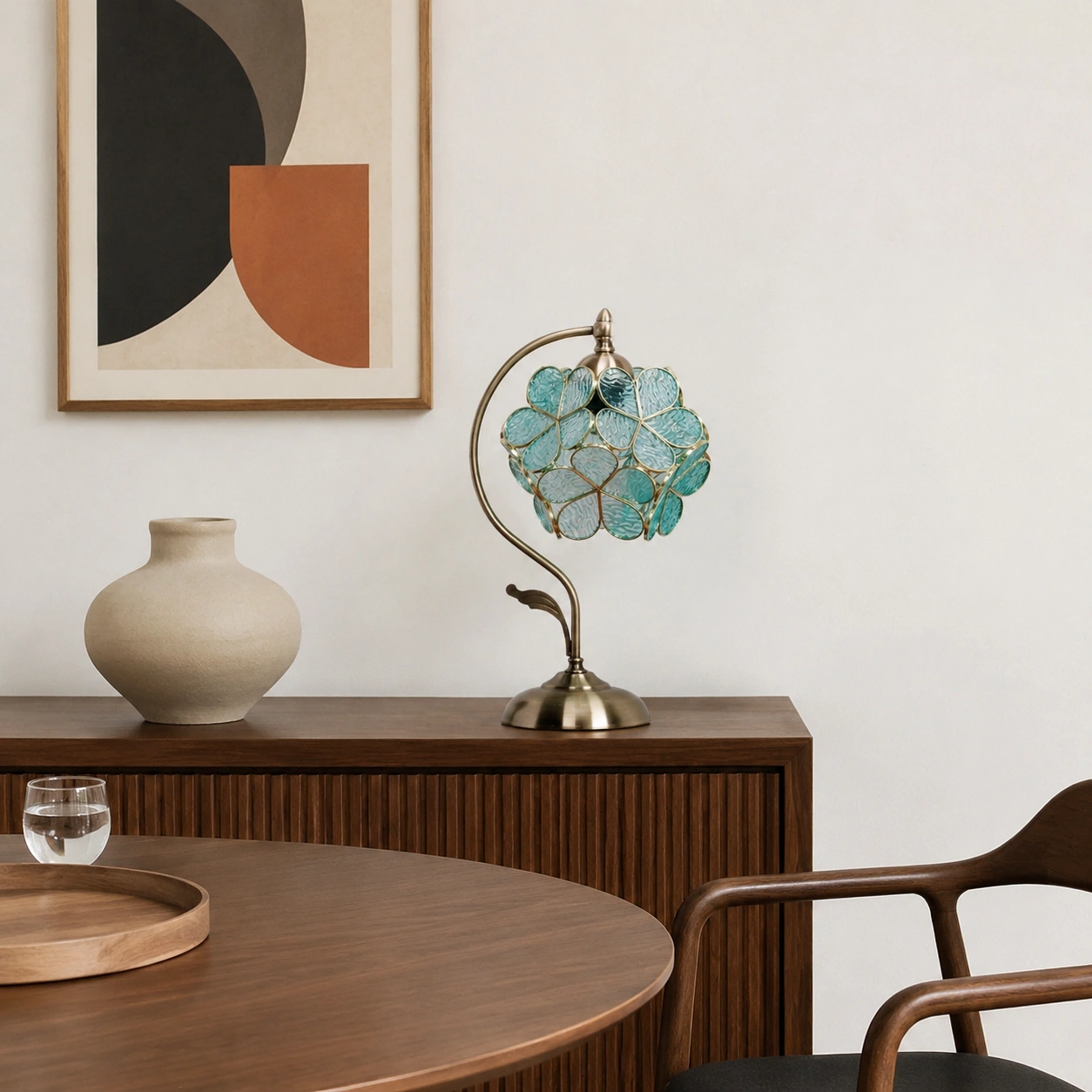 Tiffany petal glass table lamp in a Bauhaus dining room