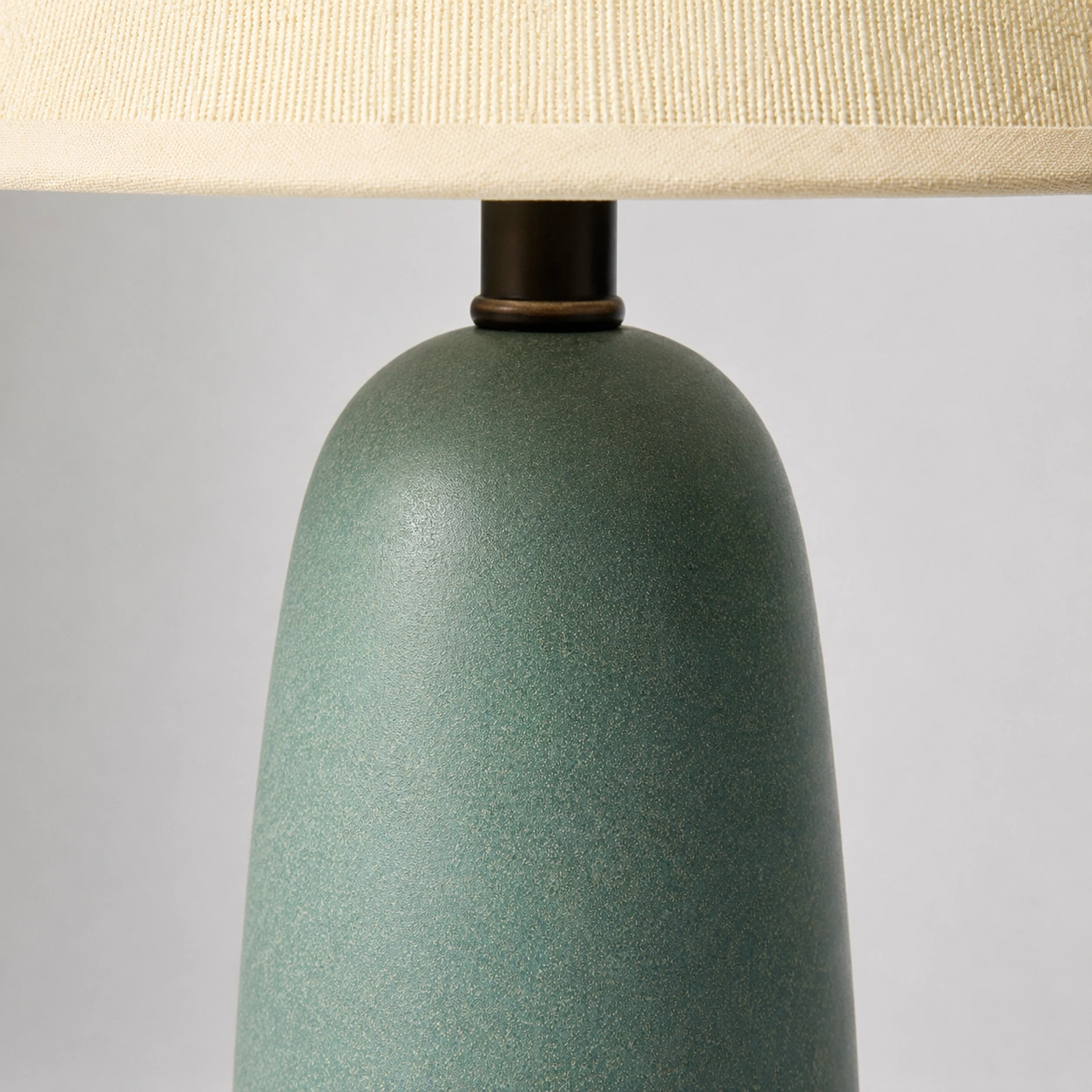 Matte ceramic base detail