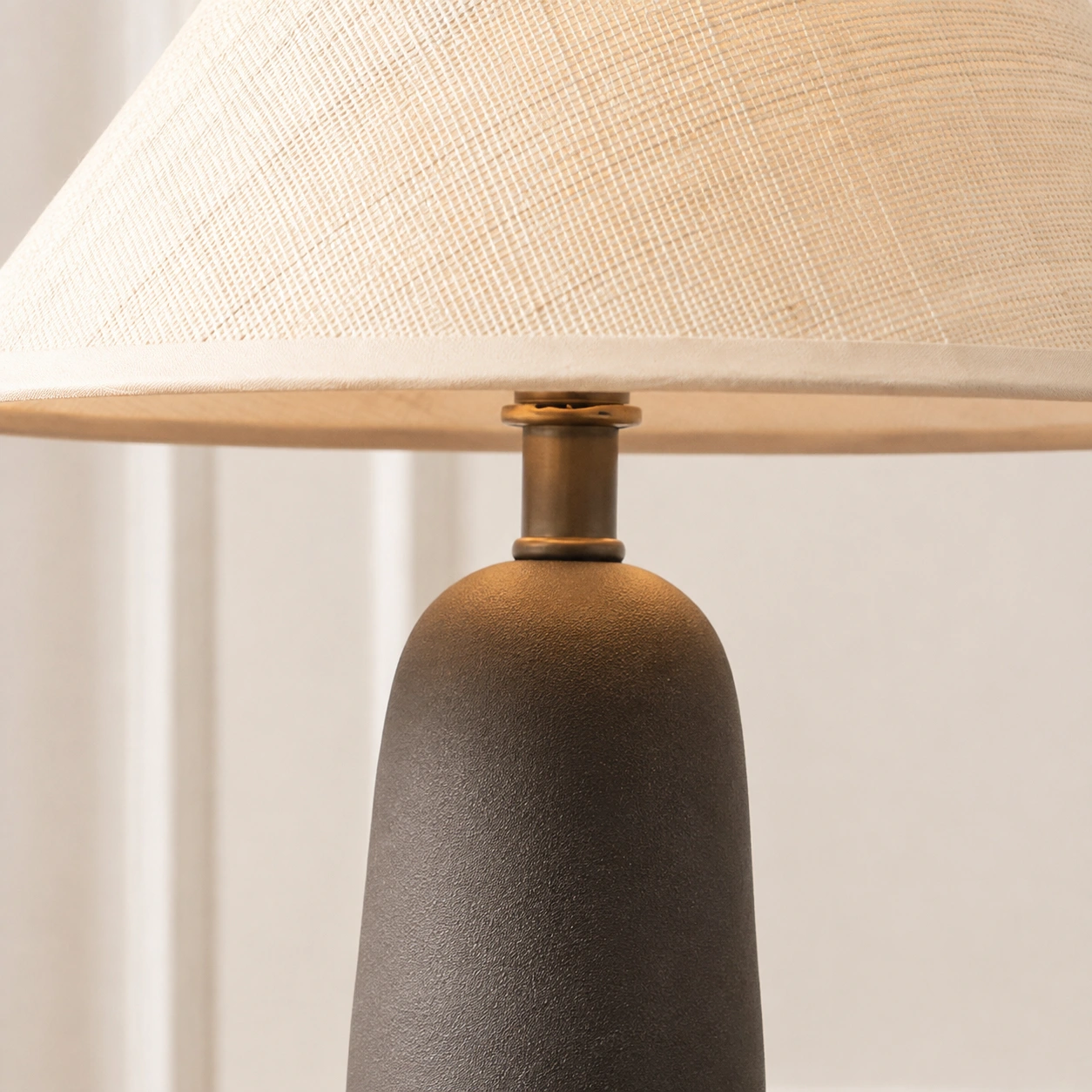 Dark brass neck detail