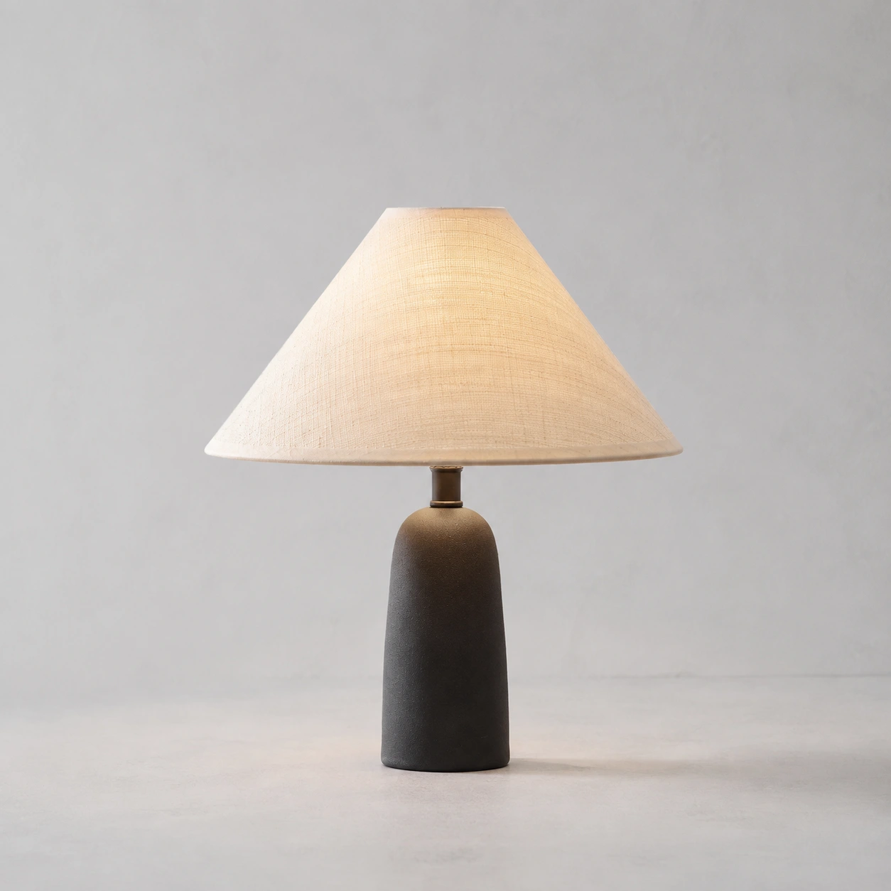 Black / 13 in Pierre table lamp
