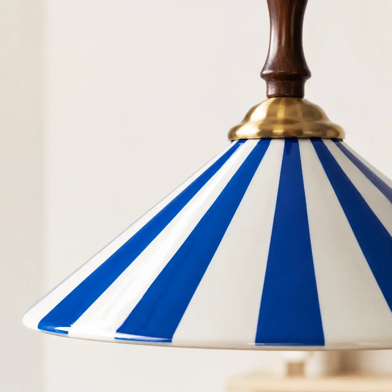 Glossy striped ceramic shade