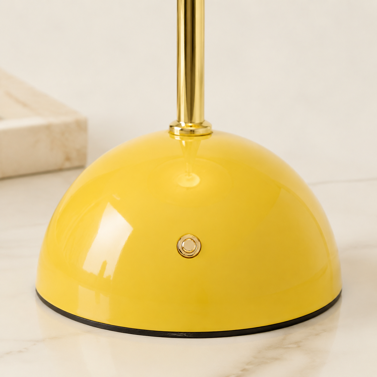 Glossy base and touch control detail