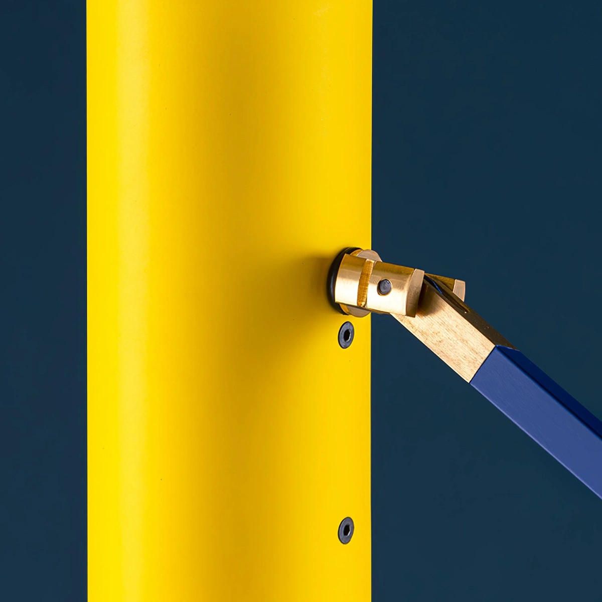 Yellow cylindrical head and articulated joint