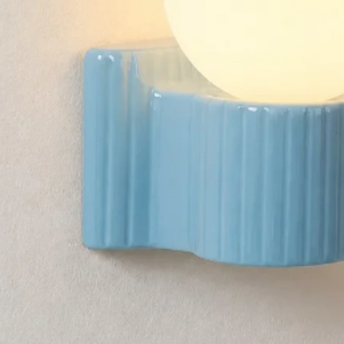Curved wall mount profile