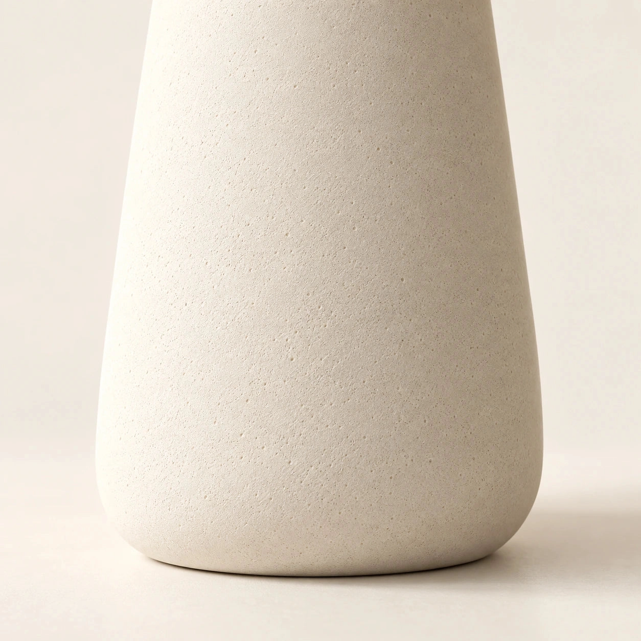 Broad tapered shade detail