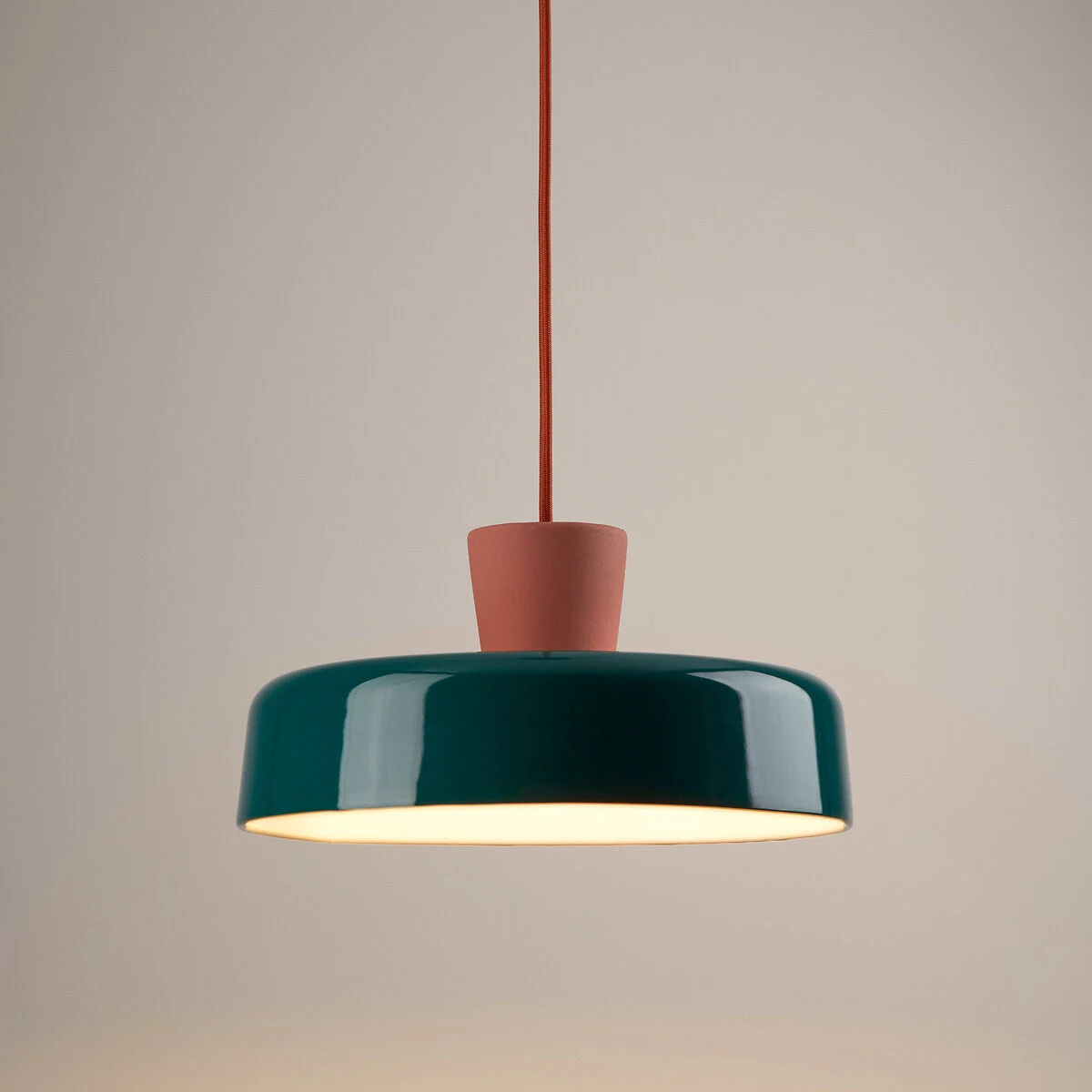 Complete pendant structure on a clean background