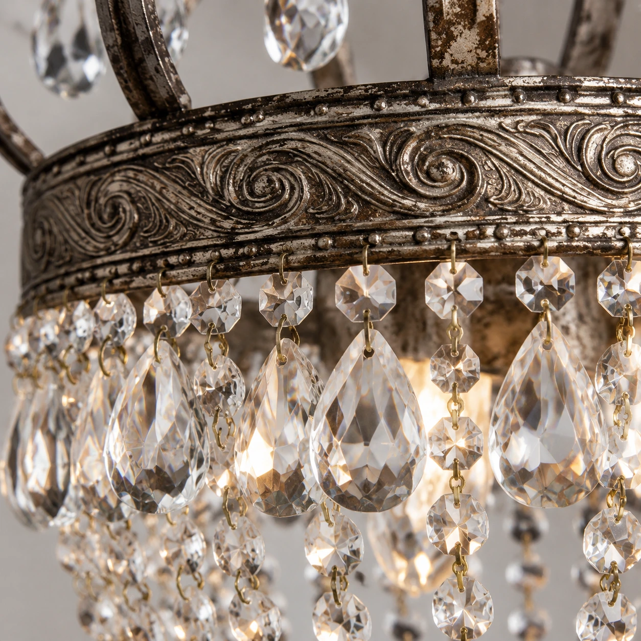 Iris Vintage Crown Iron-and-Crystal Chandelier — 08 detail crystal