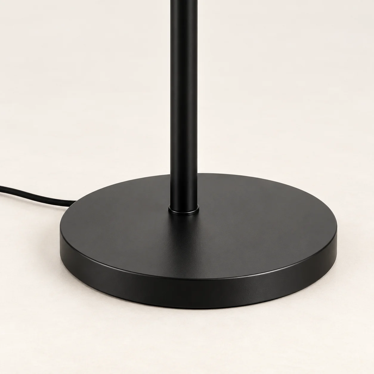 Close view of the round base