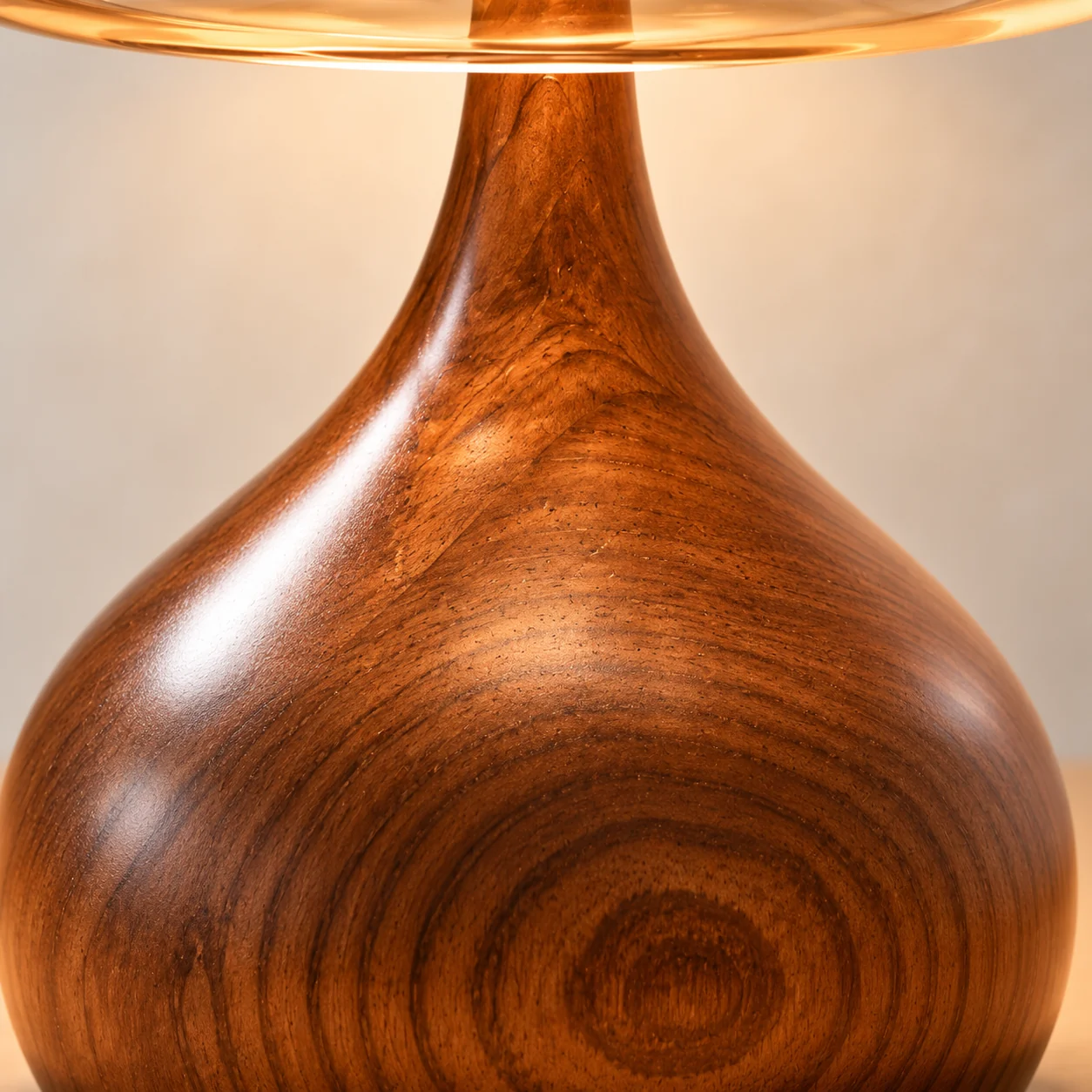 Walnut grain on the teardrop base