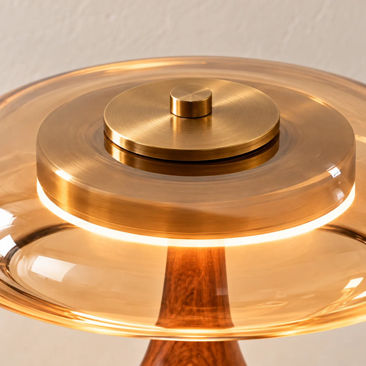 Metal cap on the glass shade