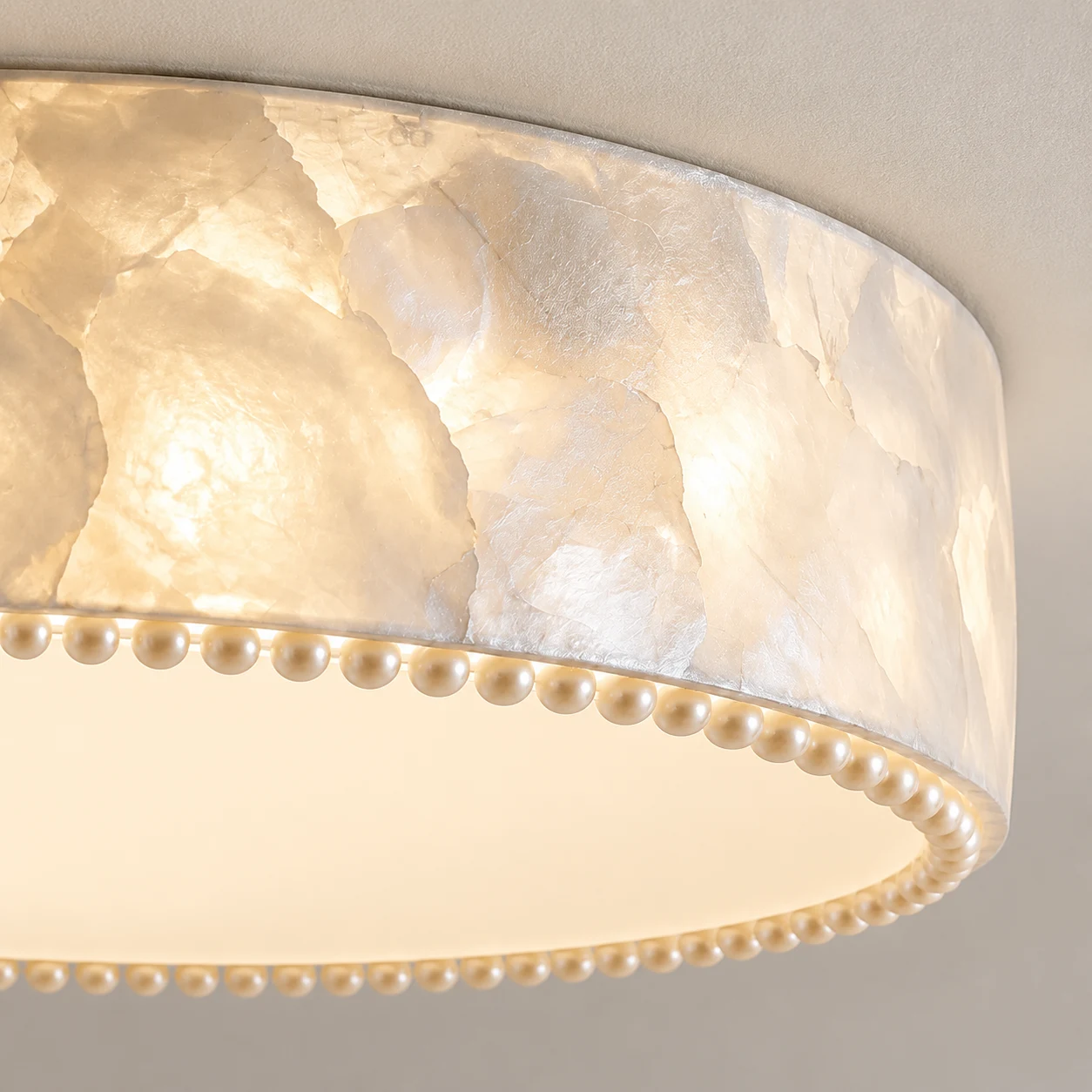 Natural shell-flake cylindrical side wall close-up