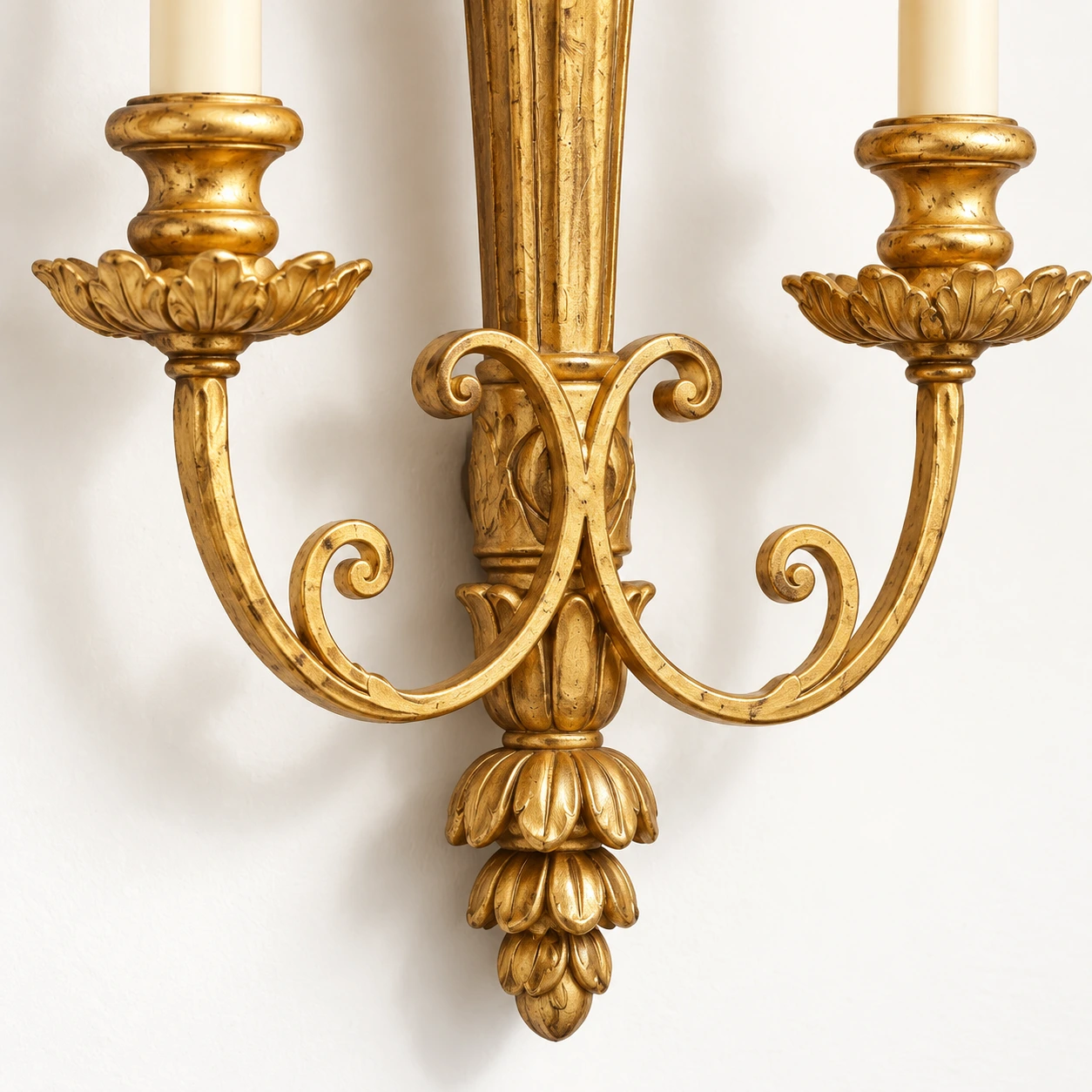 Central wood mounting and lower finial detail