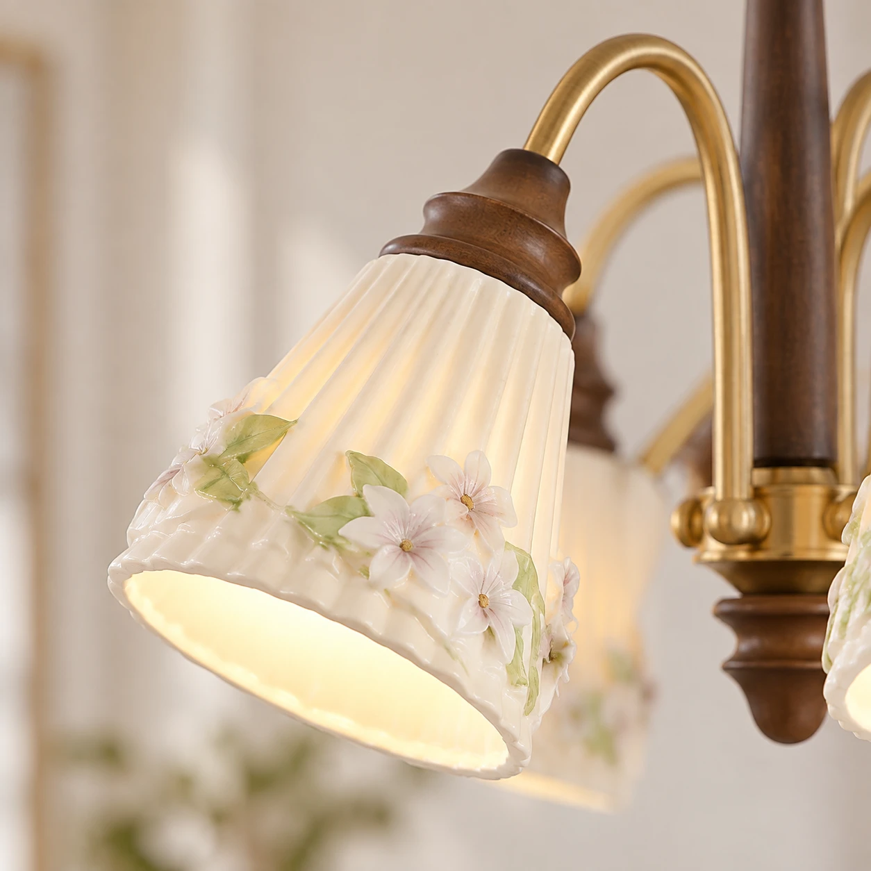 Elise floral ceramic shade detail