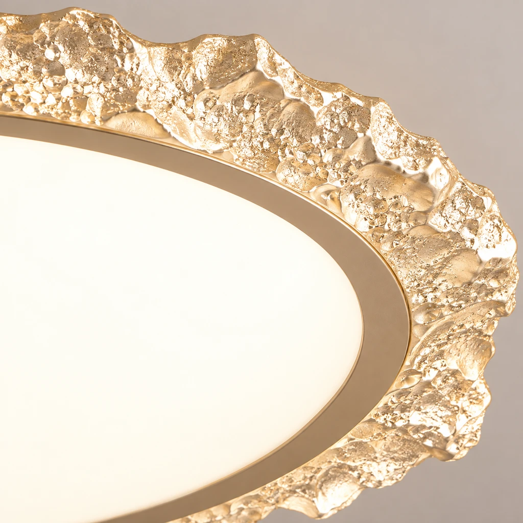 Close detail of champagne crystal acrylic rim texture