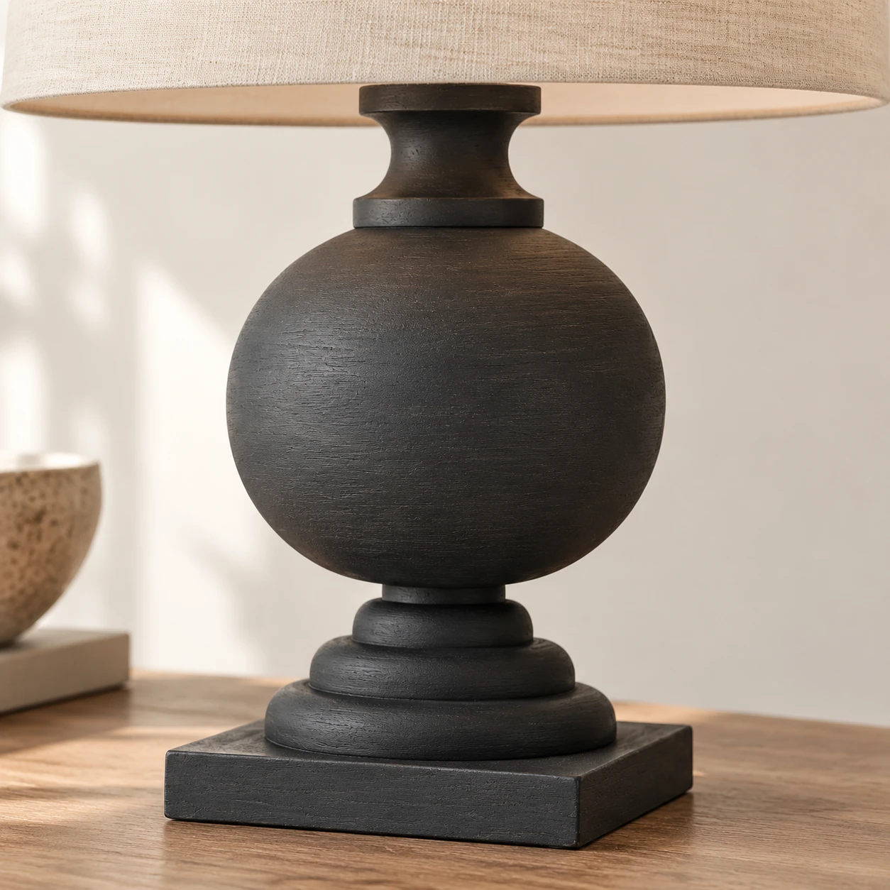 Dark turned wooden body and stepped foot close detail