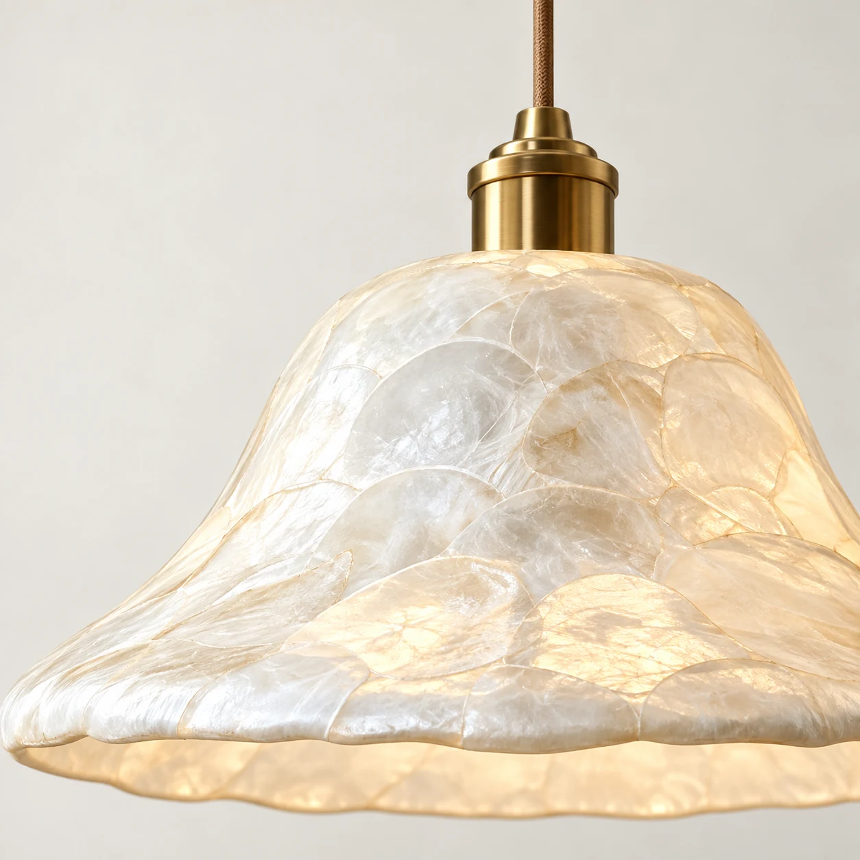 Natural shell layers and scalloped shade edge