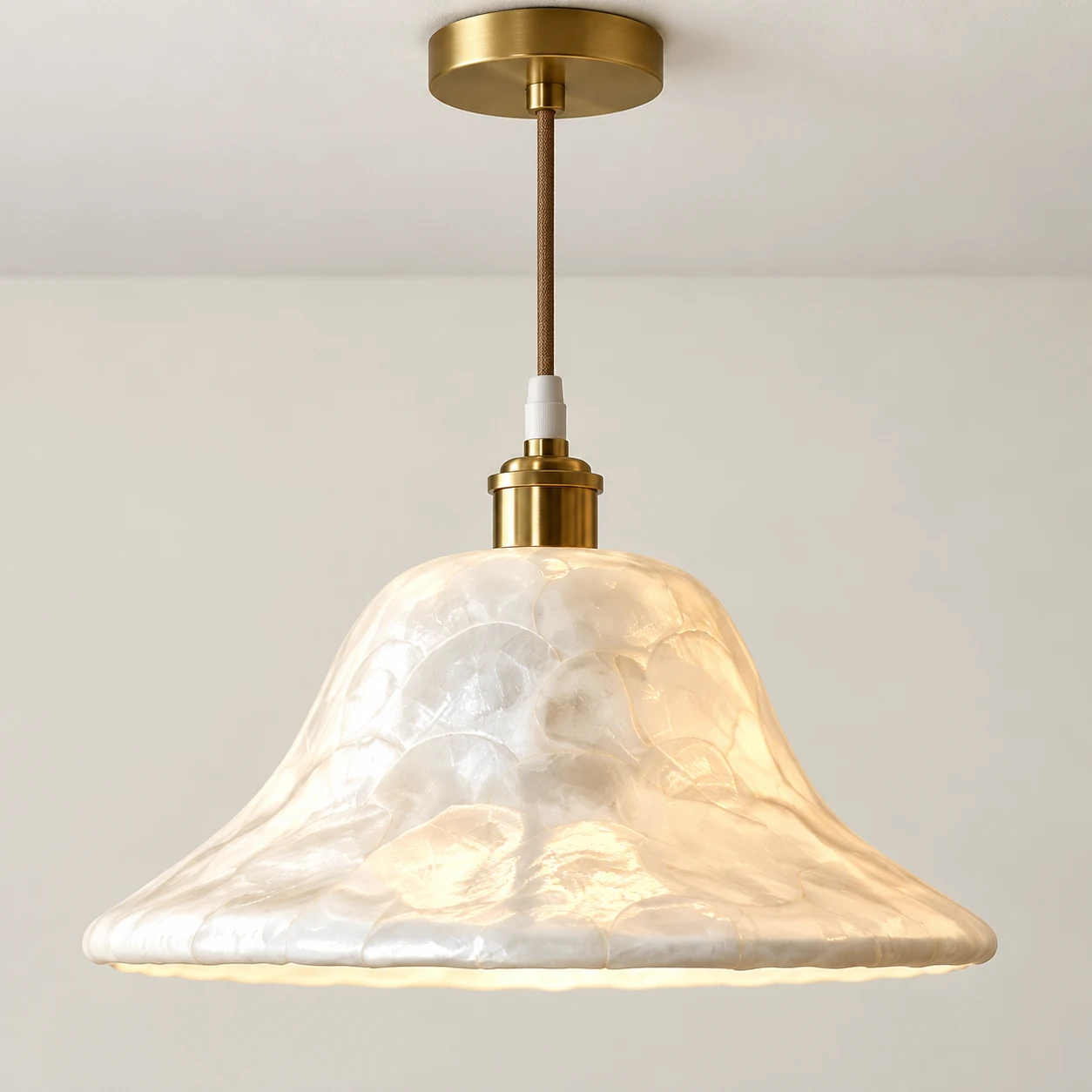 Single warm metal socket fitting and suspension cord